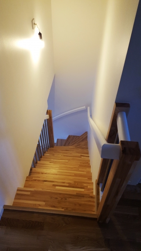 stairs white en